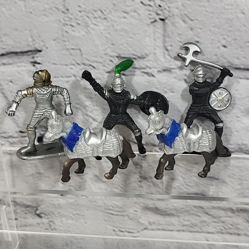 Renaissance Armored Horses With Medieval Soldiers Knights Mixed Mini Figures Lot